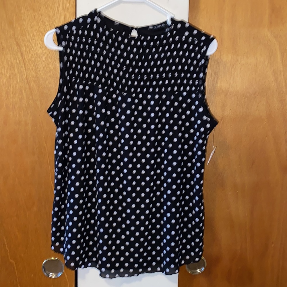 🖤🤍🖤NWT Kim & Cami Polka Dotted Sleeveless Blouse